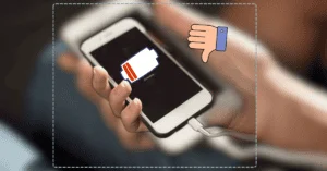 Uma pessoa segurando um iPhone com carga baixa para sugerir como preservar a saúde da sua bateria.