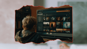 Para assistir filmes escondidos, um jovem utiliza códigos da Netflix em sua tv na sala.