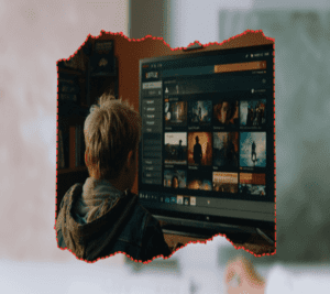 Para assistir filmes escondidos, um jovem utiliza códigos da Netflix em sua tv na sala.