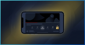 Smartphone com tela do YouTube mostrando o botão de download oficial do YouTube Premium para assistir vídeos offline.